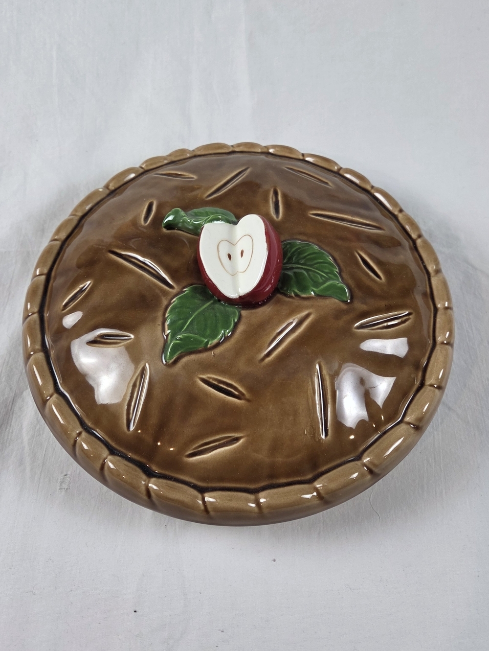 Mid-Century Lidded Ceramic Apple 10.5" Pie Dish Made in Japan - Picture 2 of 8